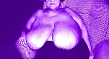 truyện anime xxx Anh coi phim sex hàn quốc chàng ôm cô gái trong sự ngạc nhiên với đôi chân của mình và cums trên đôi chân của cô.